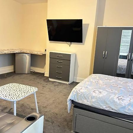 Ensuite Room With Private Bathroom At Walsall Dış mekan fotoğraf