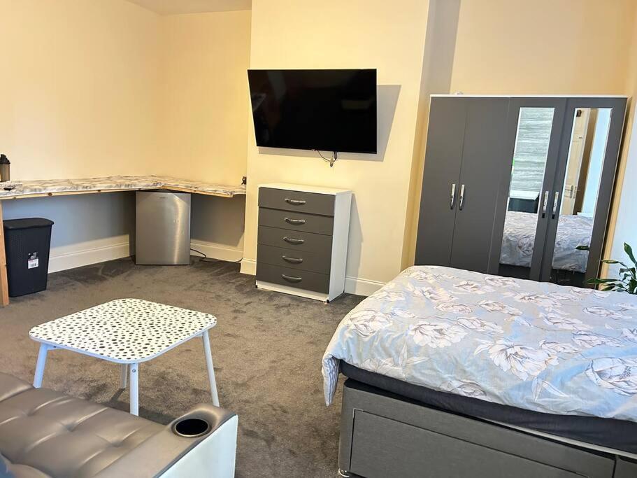 Ensuite Room With Private Bathroom At Walsall Dış mekan fotoğraf