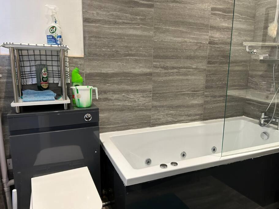Ensuite Room With Private Bathroom At Walsall Dış mekan fotoğraf