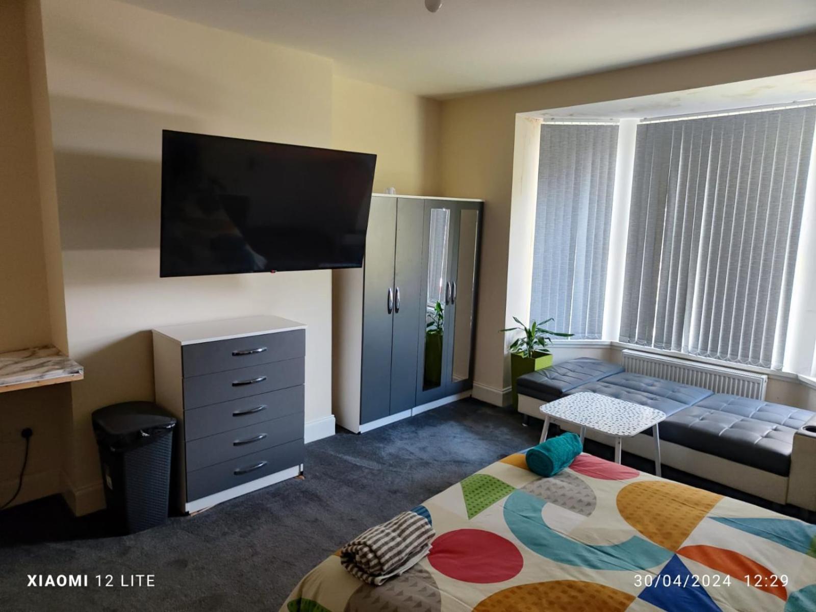 Ensuite Room With Private Bathroom At Walsall Oda fotoğraf